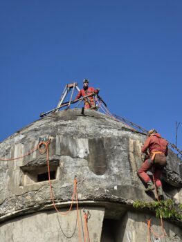 Der 18m hohe Turm wird erklommen