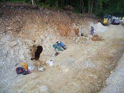 Raindl-Höhle Einbruch bei Straßenbauarbeiten – Die Raindl-Höhle